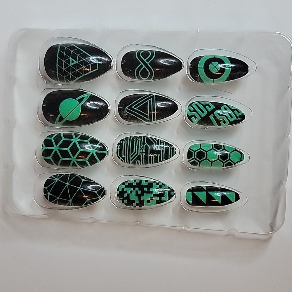 Press on Nails *Free with purchase*